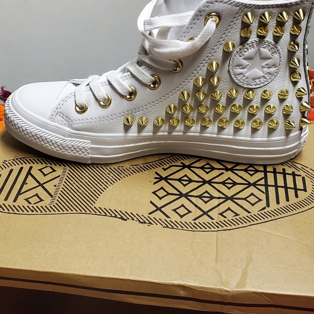 All star spike coverses brand new very vintage and stylish.